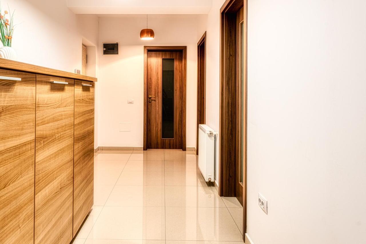 Nature Apartment - Minutes Away From The Old Town And Afi Mall Брашов Екстер'єр фото