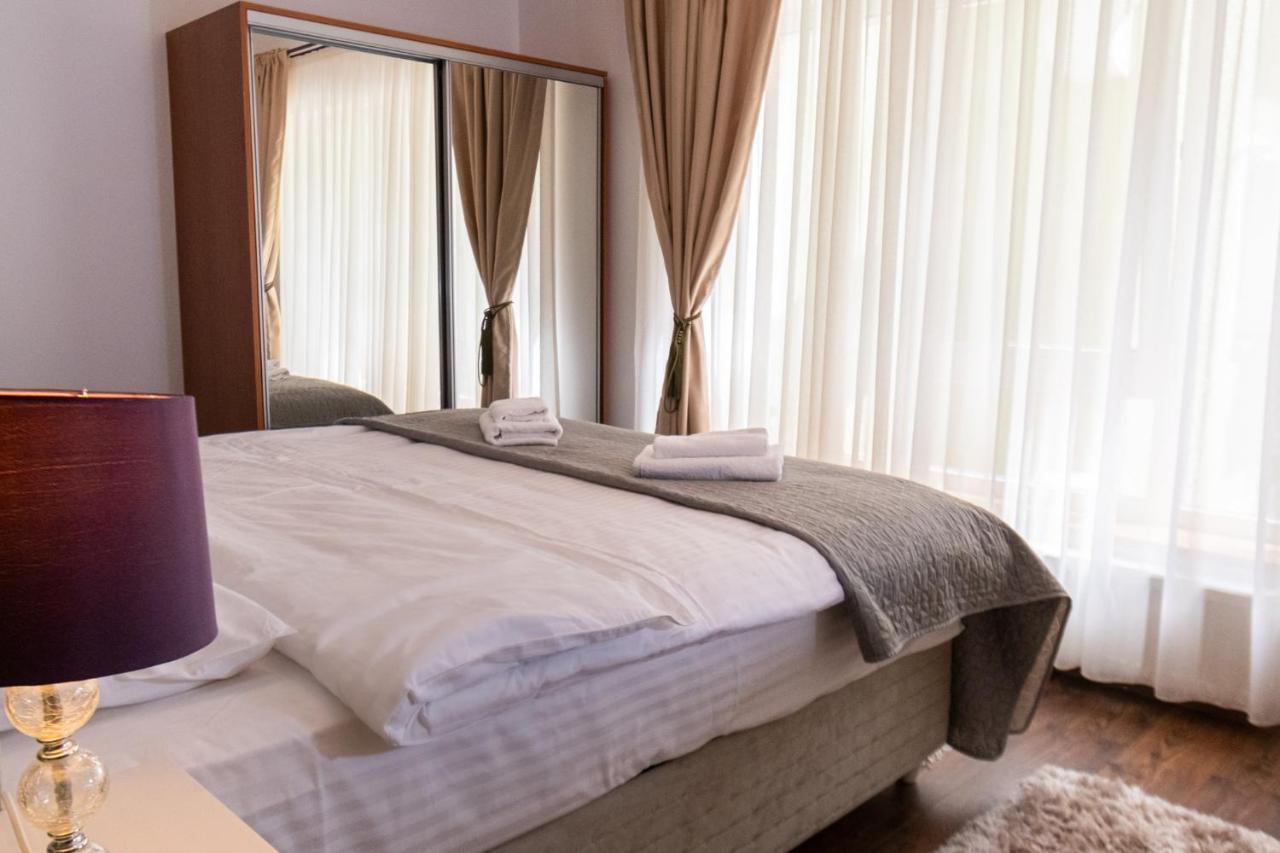 Nature Apartment - Minutes Away From The Old Town And Afi Mall Брашов Екстер'єр фото