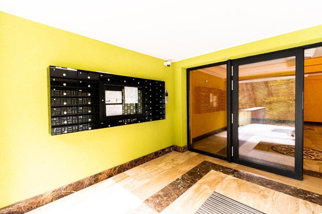 Nature Apartment - Minutes Away From The Old Town And Afi Mall Брашов Екстер'єр фото
