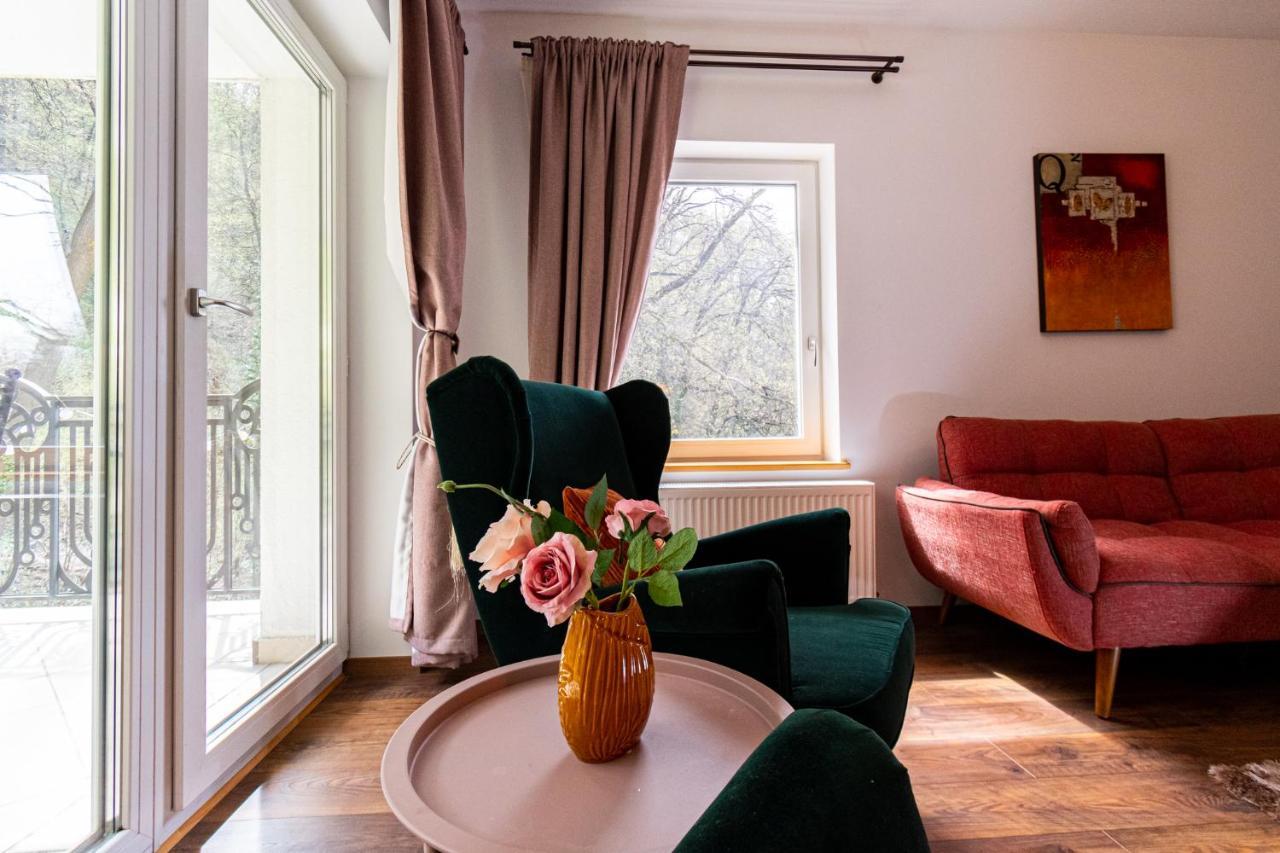 Nature Apartment - Minutes Away From The Old Town And Afi Mall Брашов Екстер'єр фото